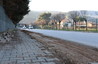 Gemlik Belediyesi'nden asfalt ve kaldırım atağı